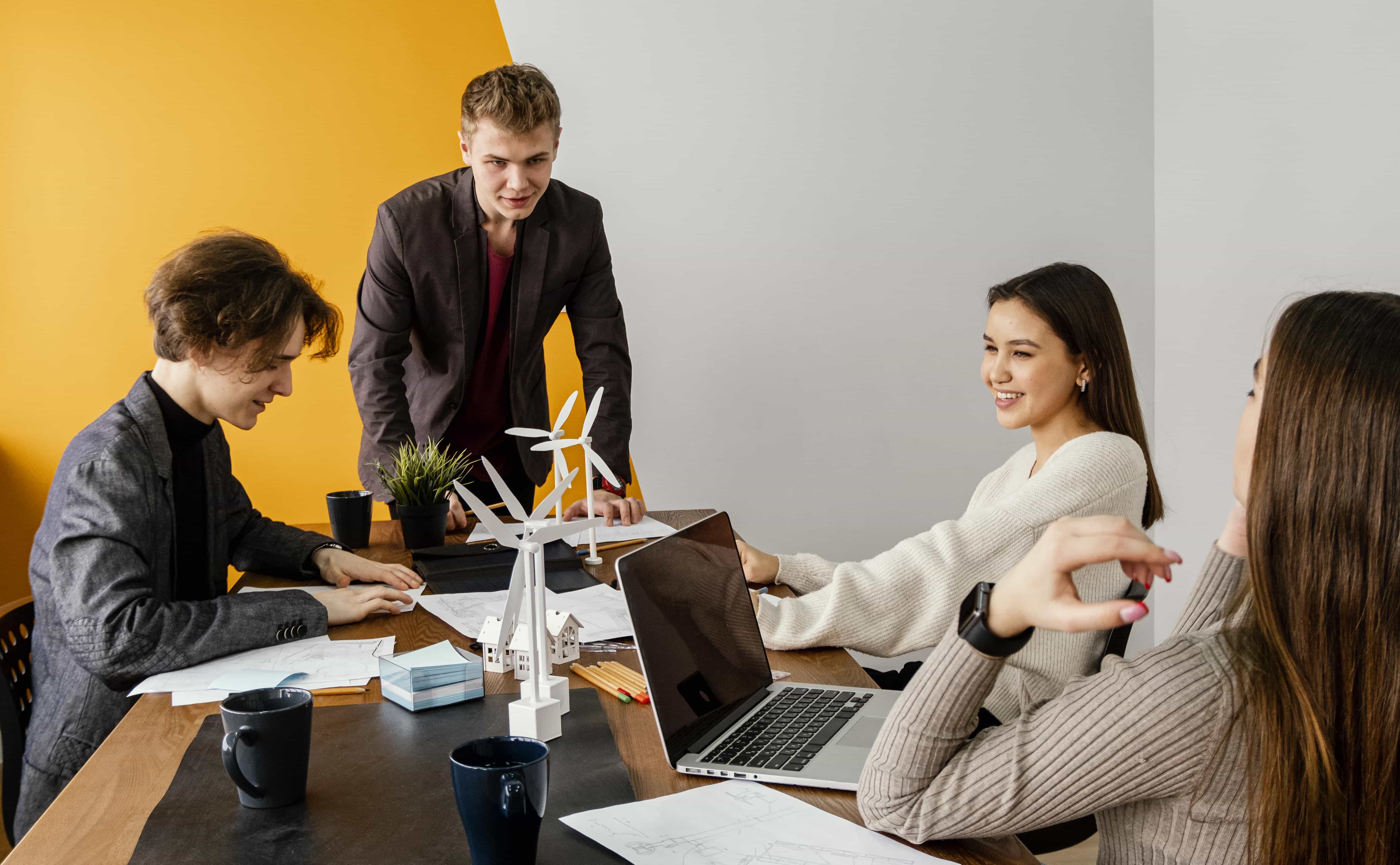 کارآفرینی اجتماعی: چگونه یک کسب‌وکار برای جامعه مفید باشد؟